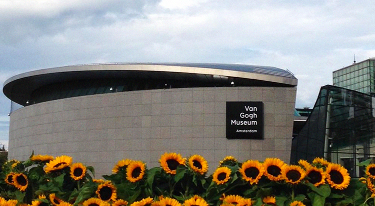В Великобритании создали аромат по мотивам картины Ван Гога